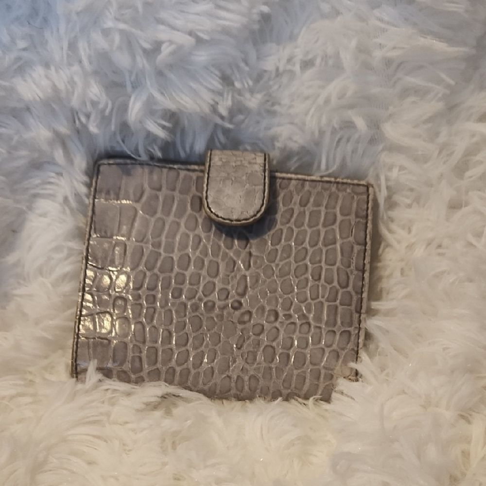 Elegant Gray Crocodile-Embossed Women's Wallet